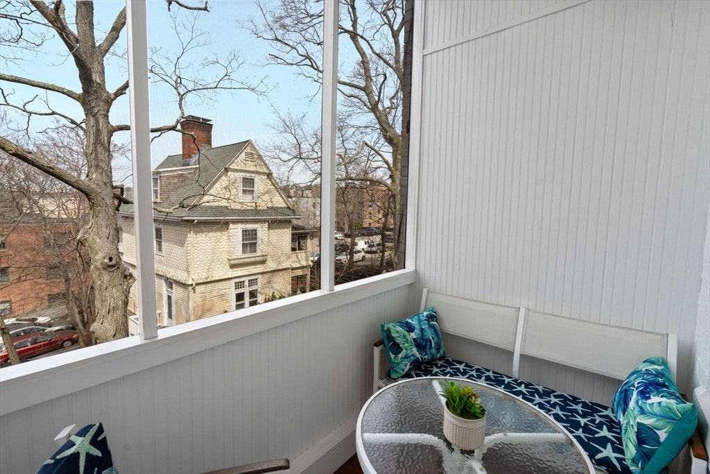 325 Tappan St - Photo 3 of 21