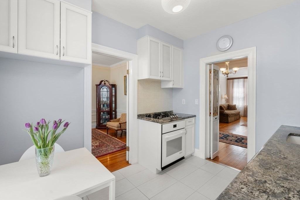 325 Tappan St - Photo 7 of 21