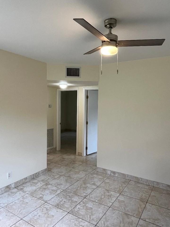 231 Ne 24th St #1 - Photo 6 of 15
