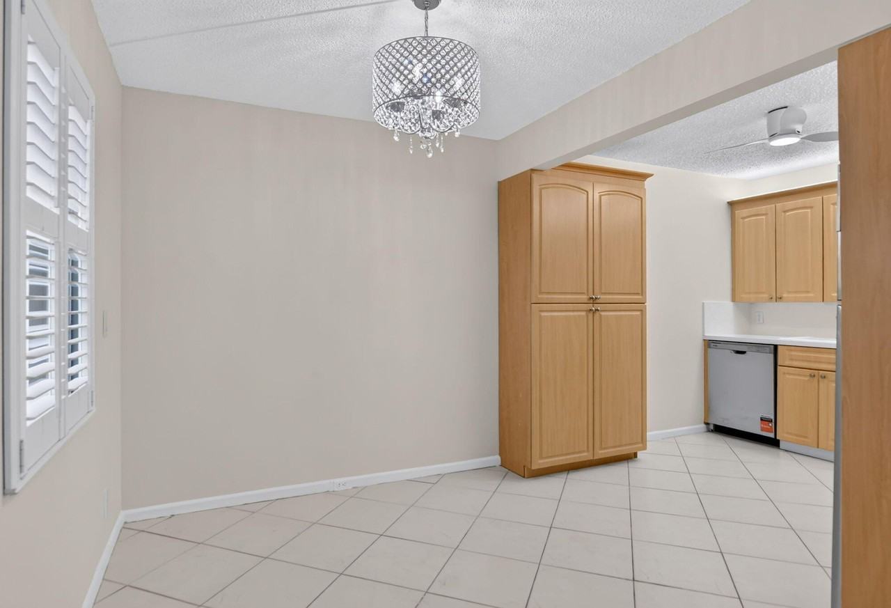 3057 Yarmouth C - Photo 4 of 50