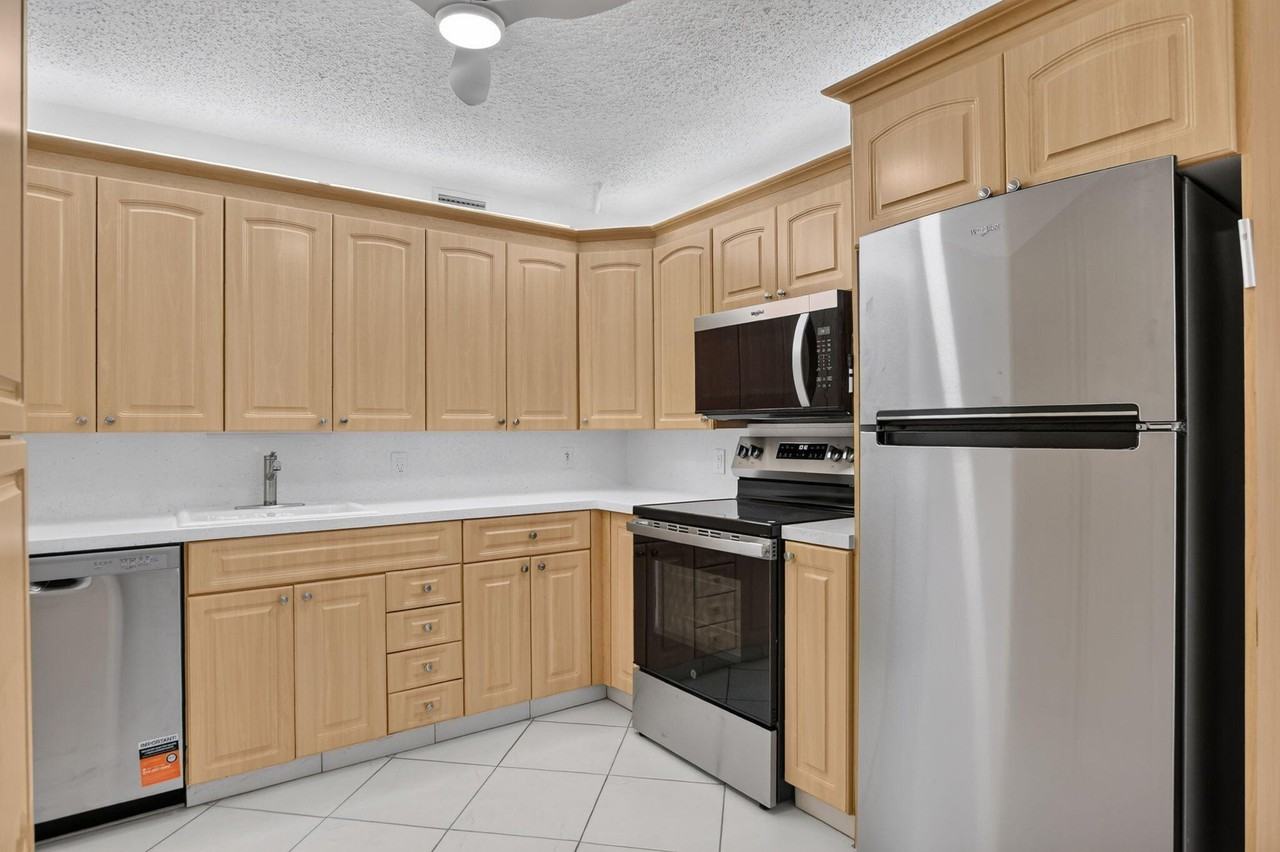 3057 Yarmouth C - Photo 5 of 50