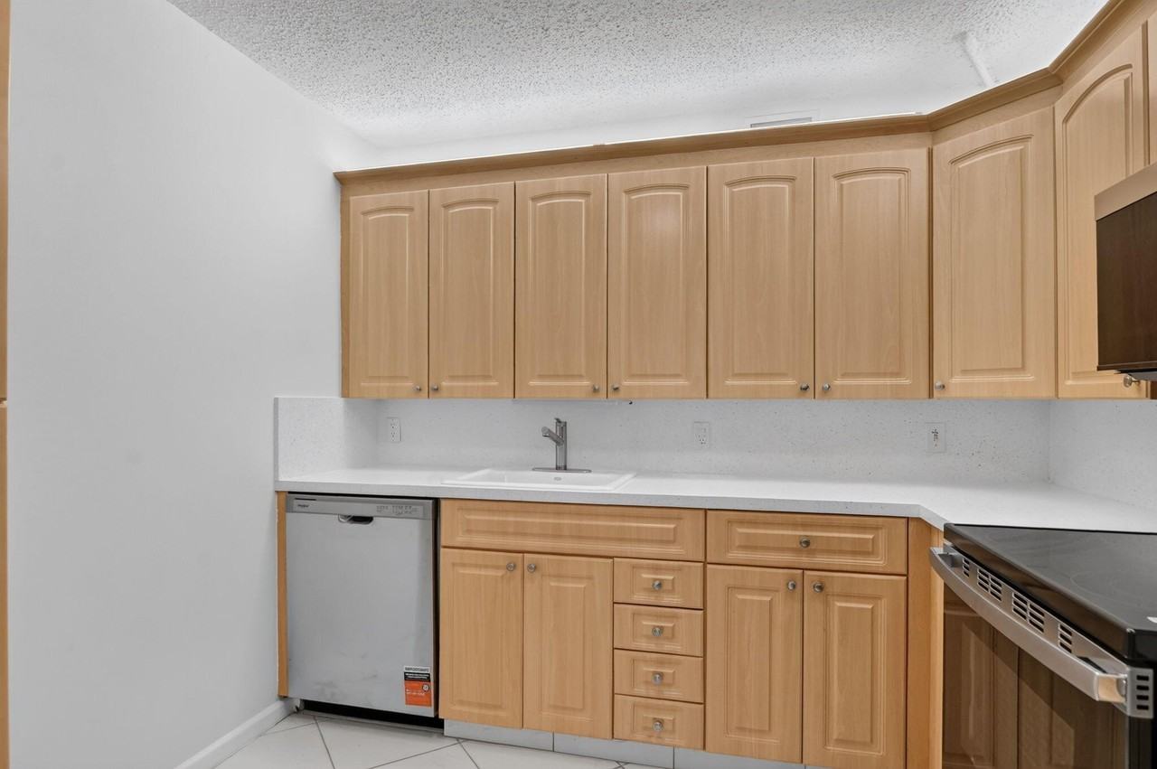 3057 Yarmouth C - Photo 6 of 50
