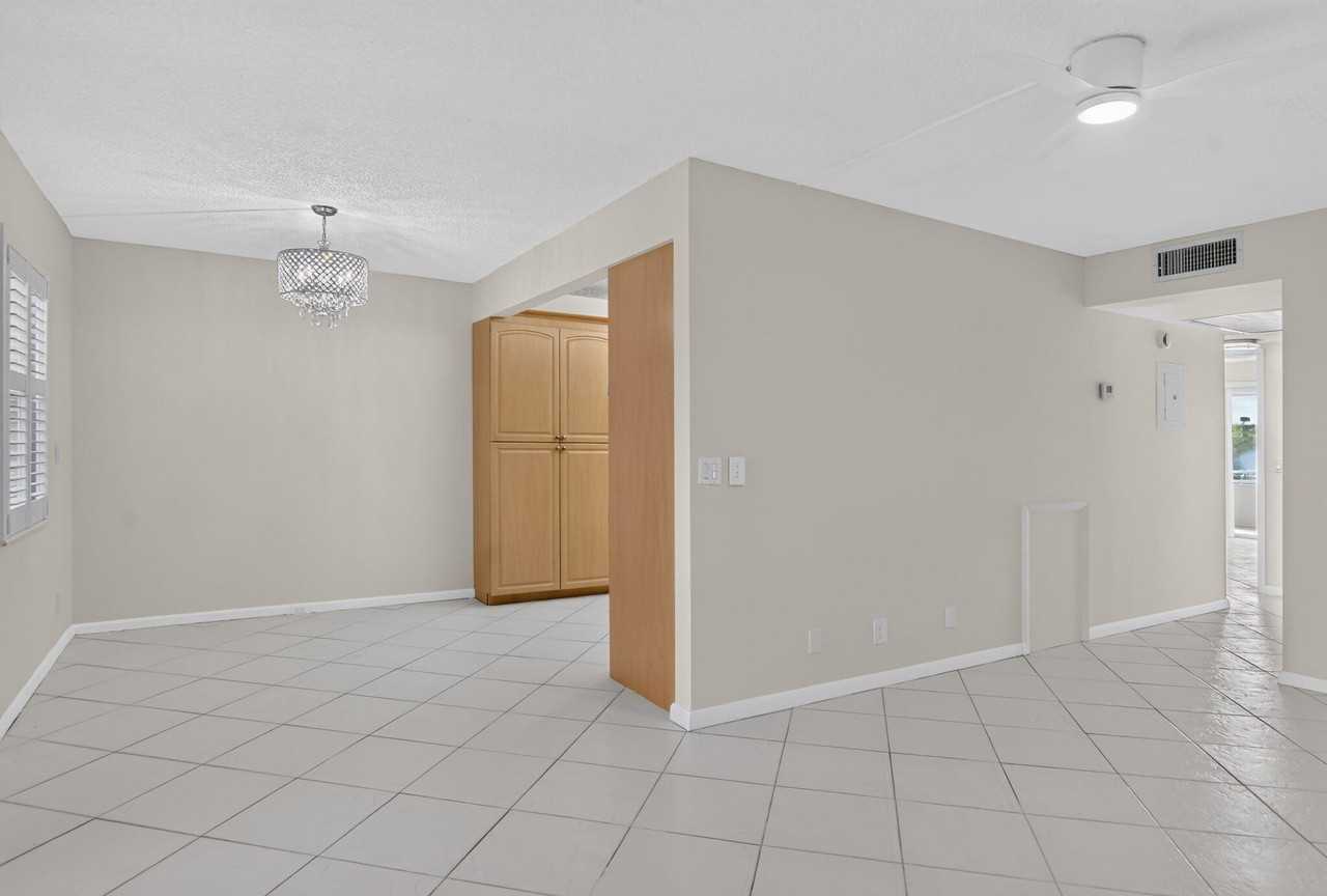 3057 Yarmouth C - Photo 7 of 50