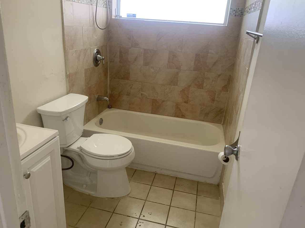 1873 Nw 46th St - Photo 4 of 9