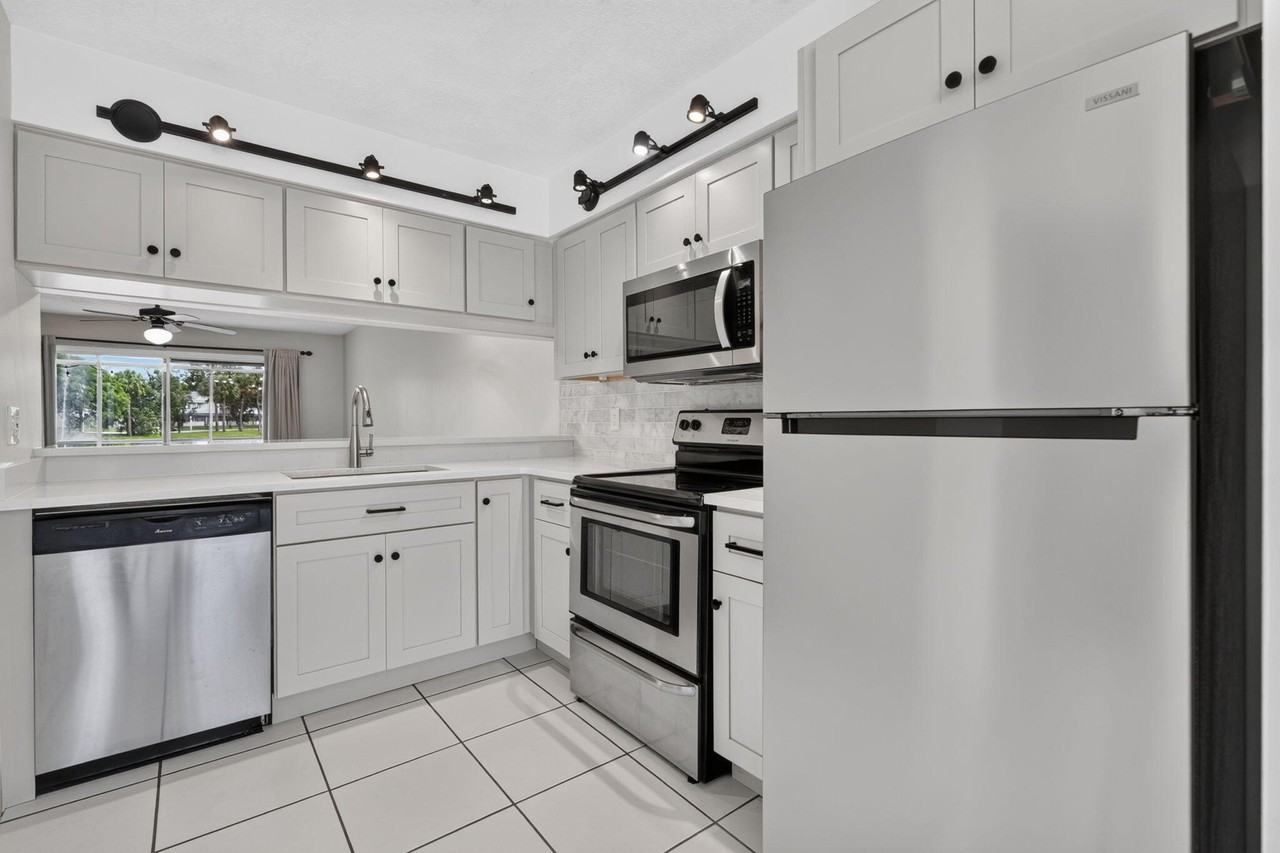 6254 Riverwalk Ln #5 - Photo 7 of 50