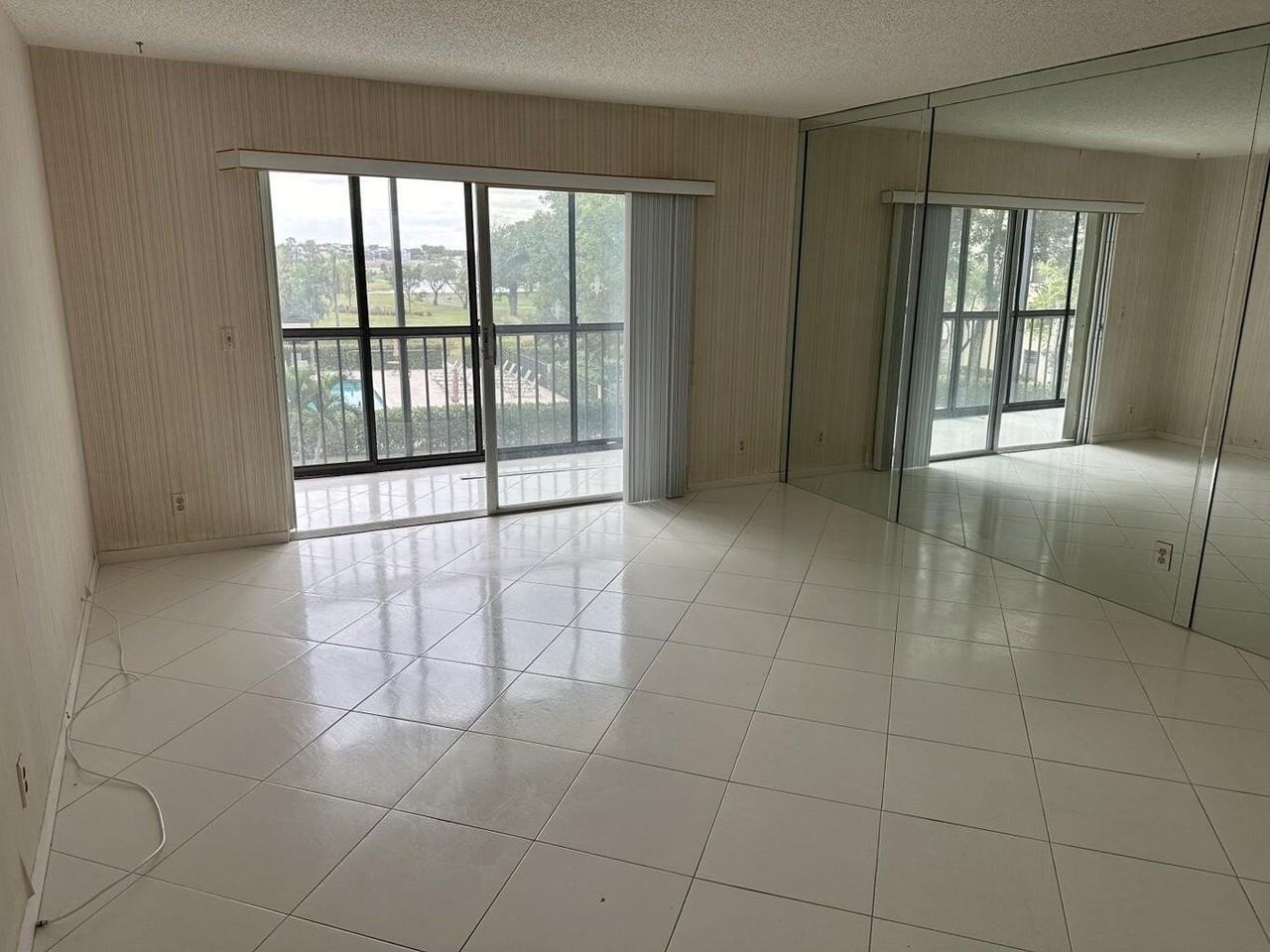 7286 Huntington Ln #303 - Photo 4 of 21