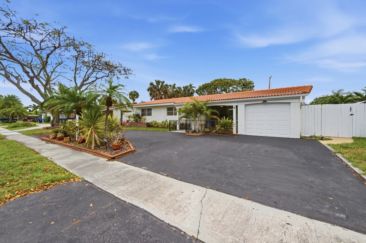 2120 Ne 62nd Ct - Photo 4 of 38