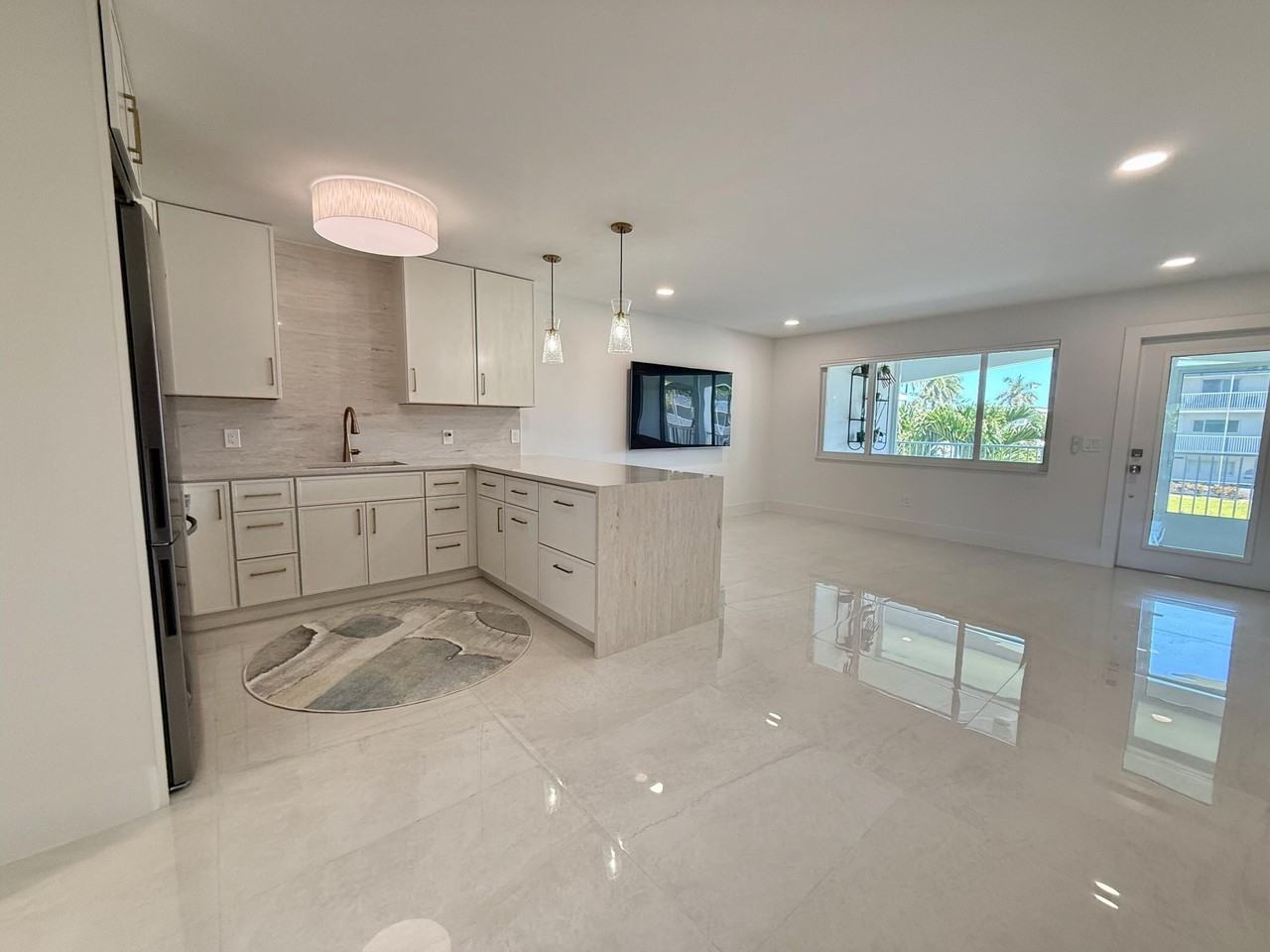 110 Shore Ct #209 - Photo 3 of 7