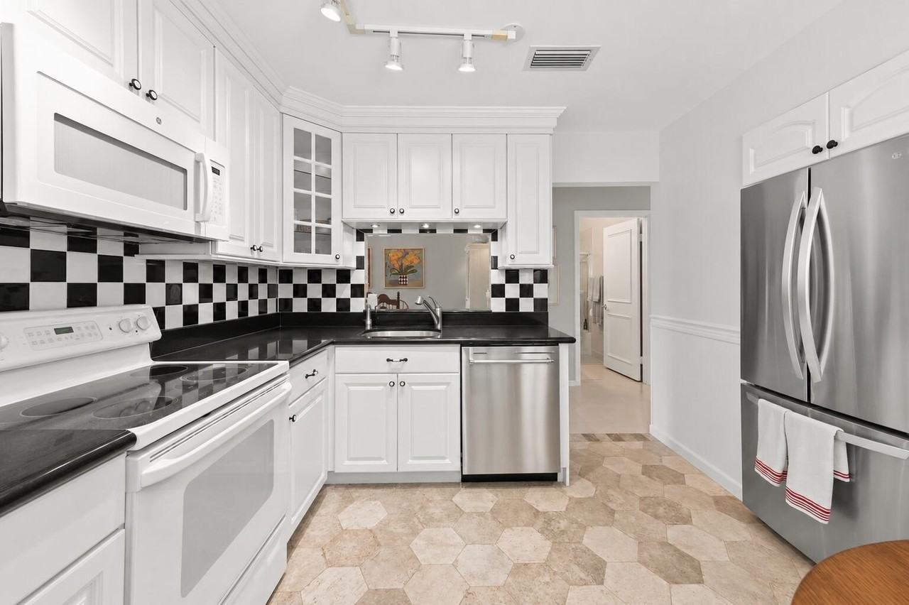 15234 Lakes Of Delray Blvd #276 - Photo 7 of 50