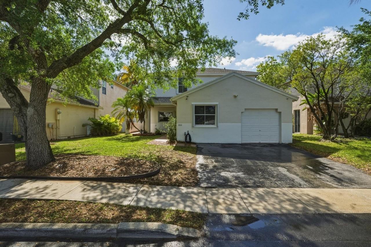 310 Nw 207th Way - Photo 3 of 31