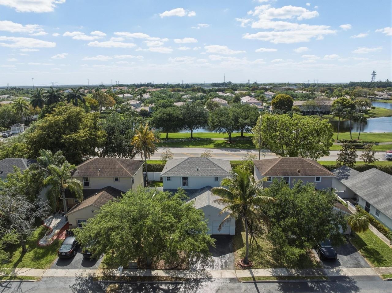 310 Nw 207th Way - Photo 4 of 31