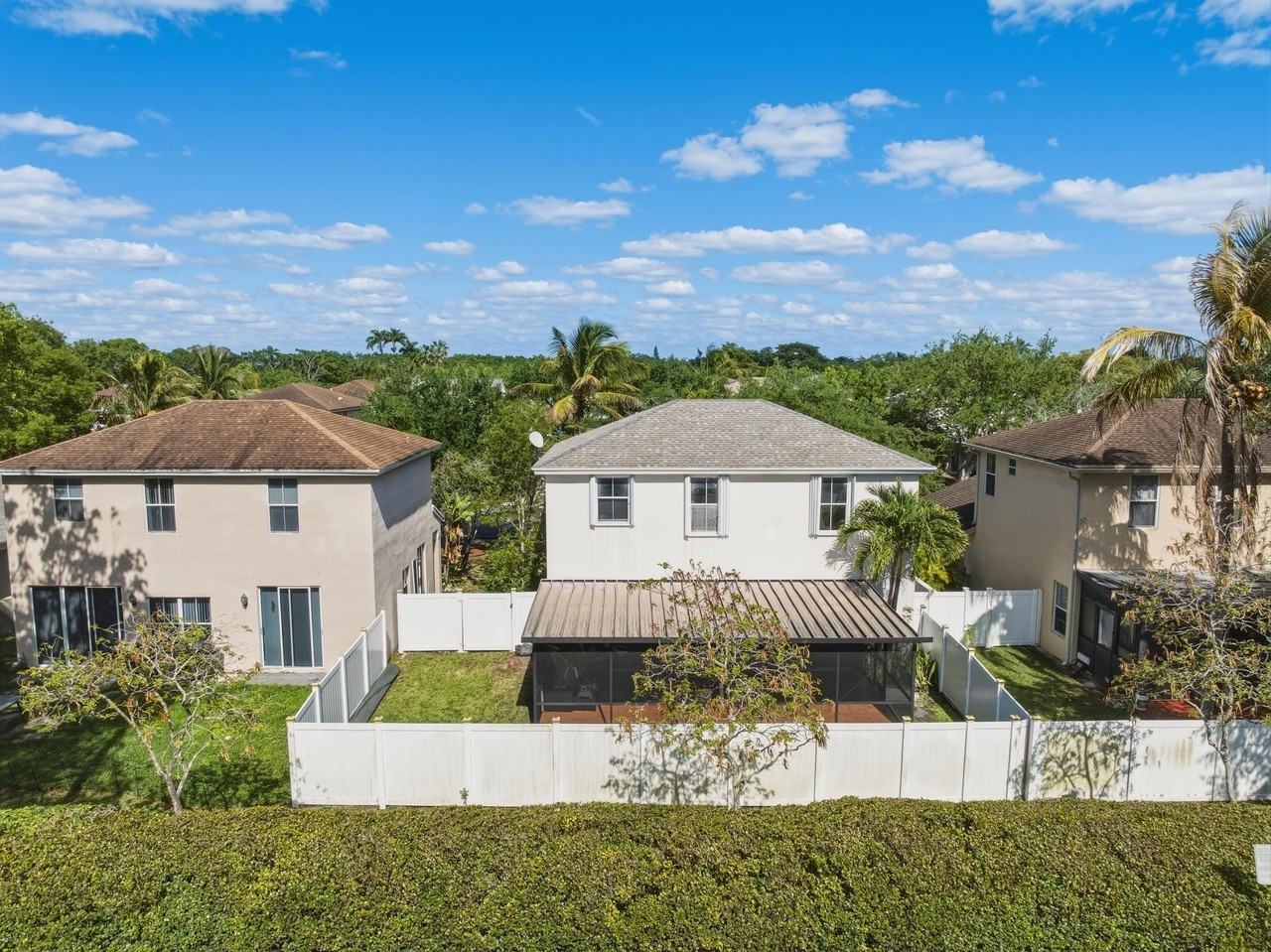 310 Nw 207th Way - Photo 7 of 31