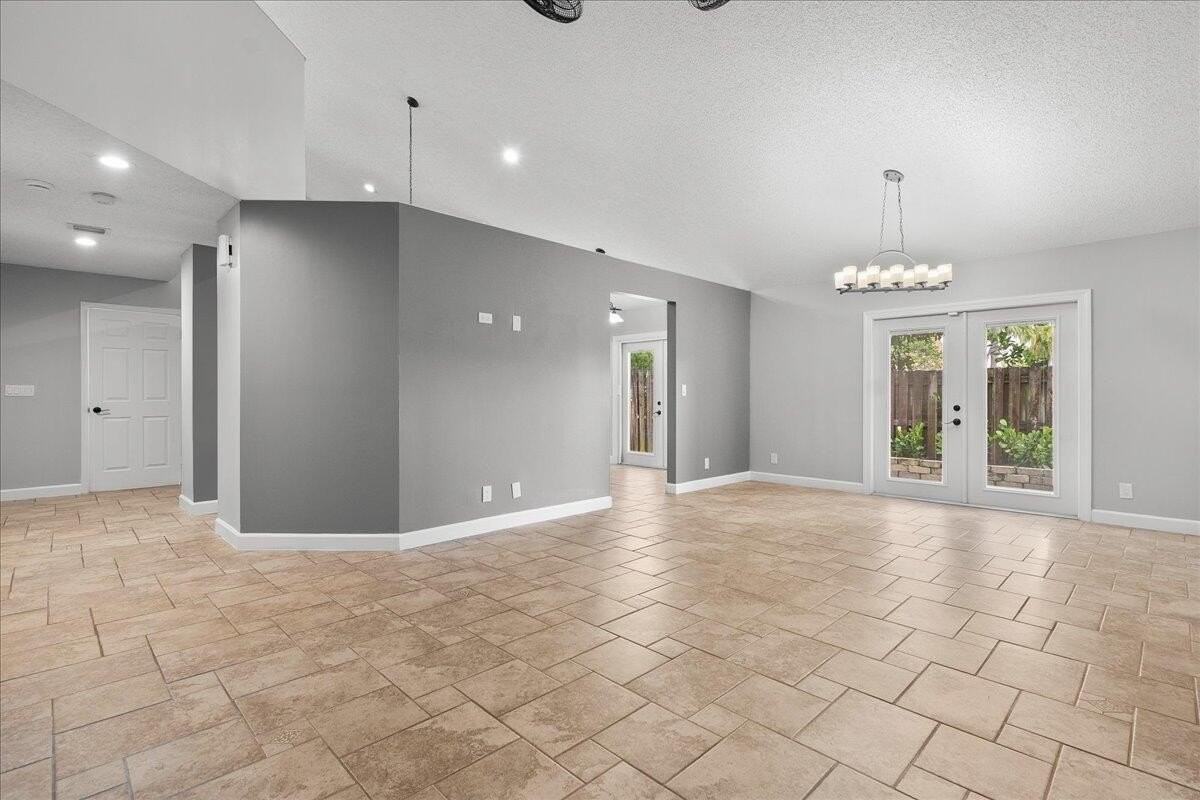 1714 Shoreside Cir - Photo 3 of 23