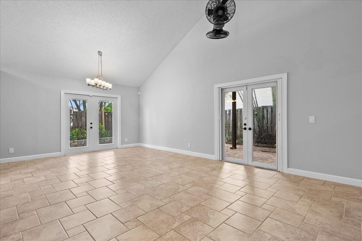 1714 Shoreside Cir - Photo 4 of 23