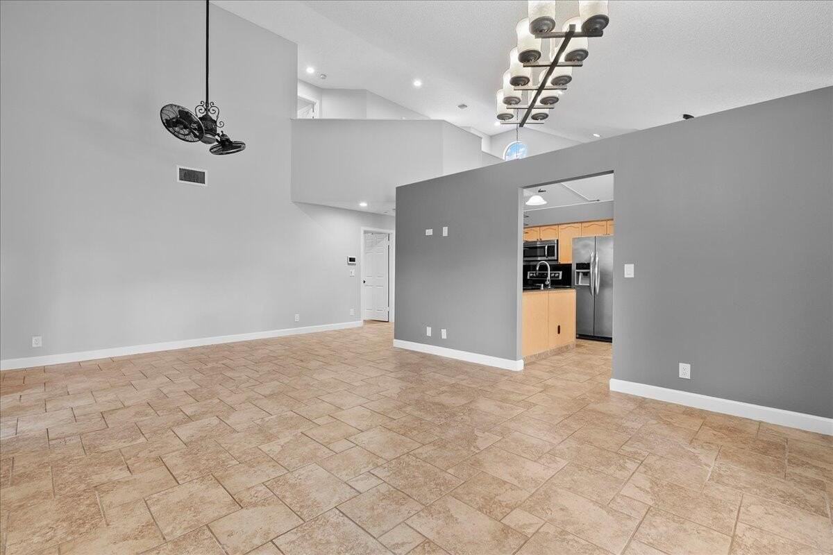 1714 Shoreside Cir - Photo 5 of 23