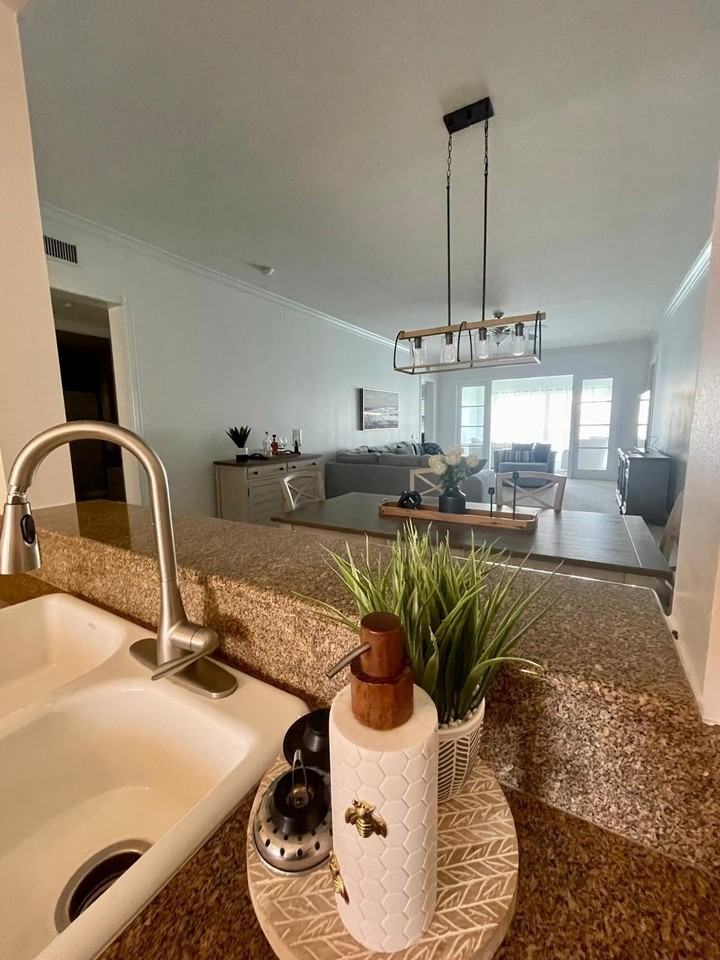 18 Harbour Isle Dr W #203 - Photo 4 of 24