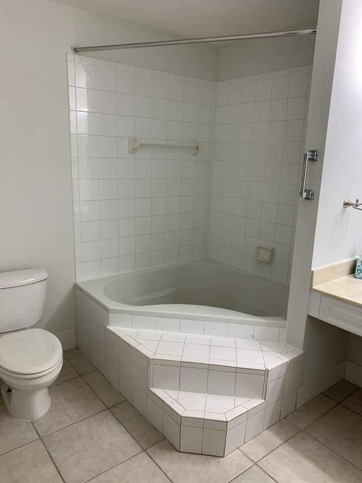 2080 Greenview Shores Blvd #404 - Photo 6 of 9