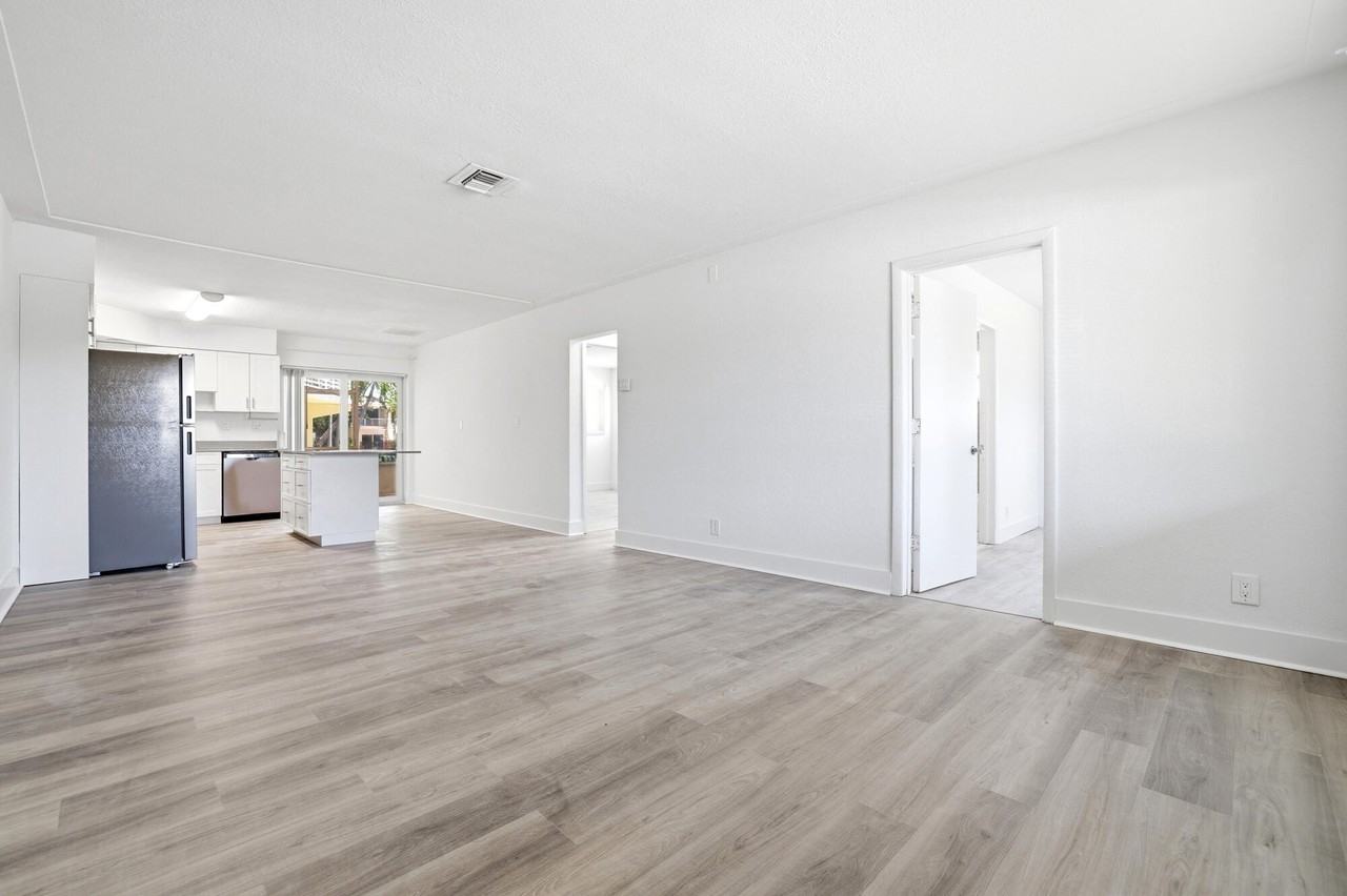 1880 Se 3rd St #1880 - Photo 5 of 22
