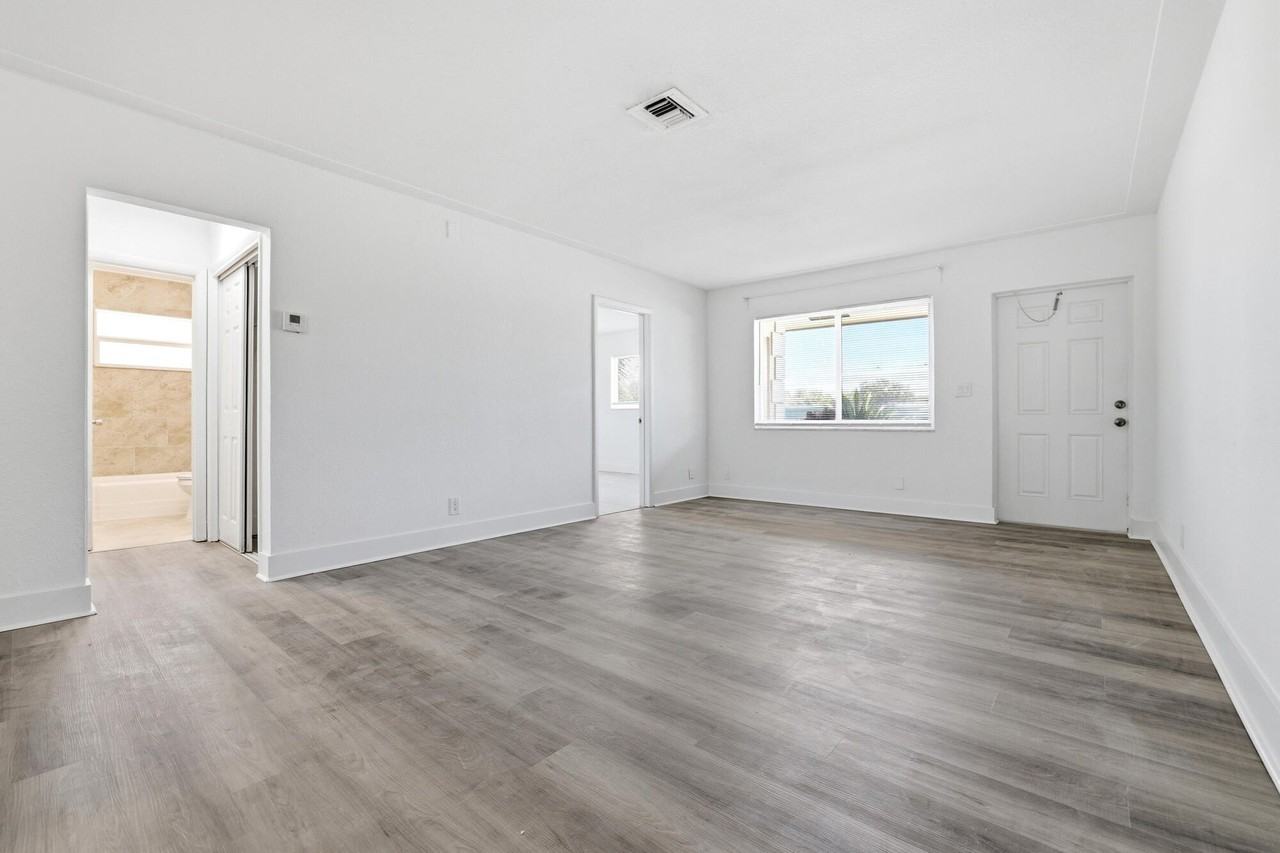 1880 Se 3rd St #1880 - Photo 6 of 22