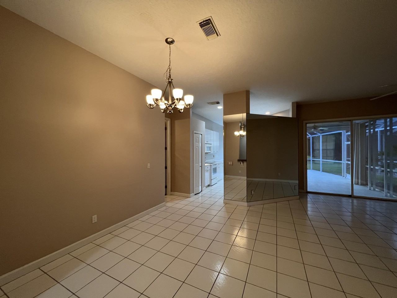 557 Sw New Castle Cv - Photo 3 of 16