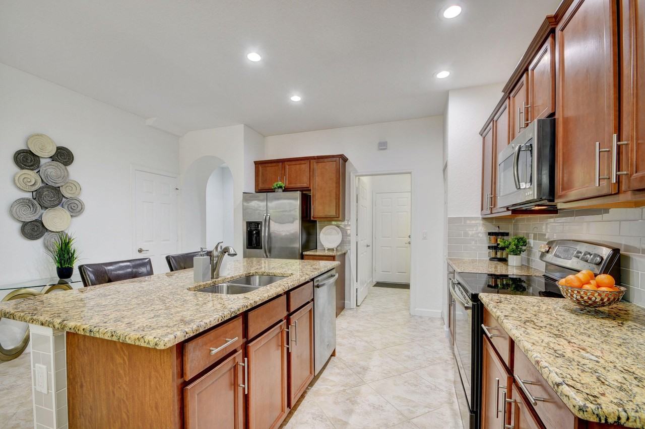 10342 Wellington Parc Dr - Photo 2 of 50