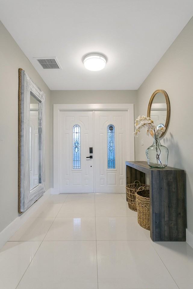 231 Se 8th St - Photo 4 of 31