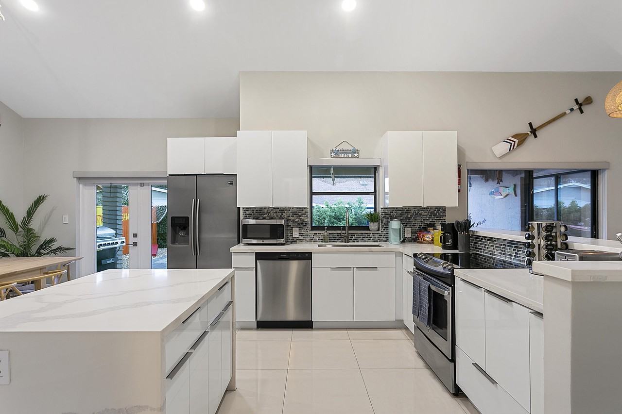 231 Se 8th St - Photo 5 of 31