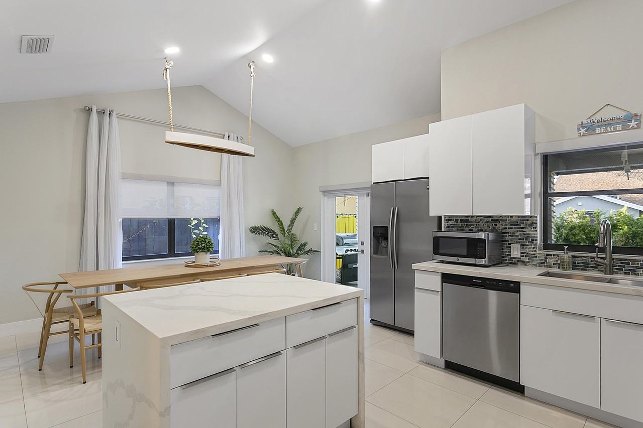 231 Se 8th St - Photo 6 of 31
