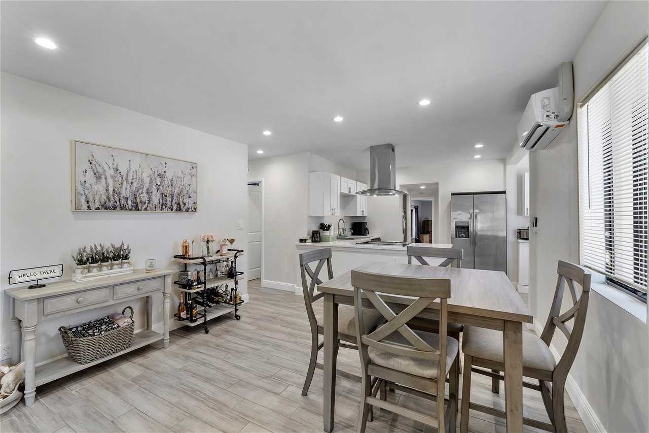 342 Sw 22nd St - Photo 6 of 17