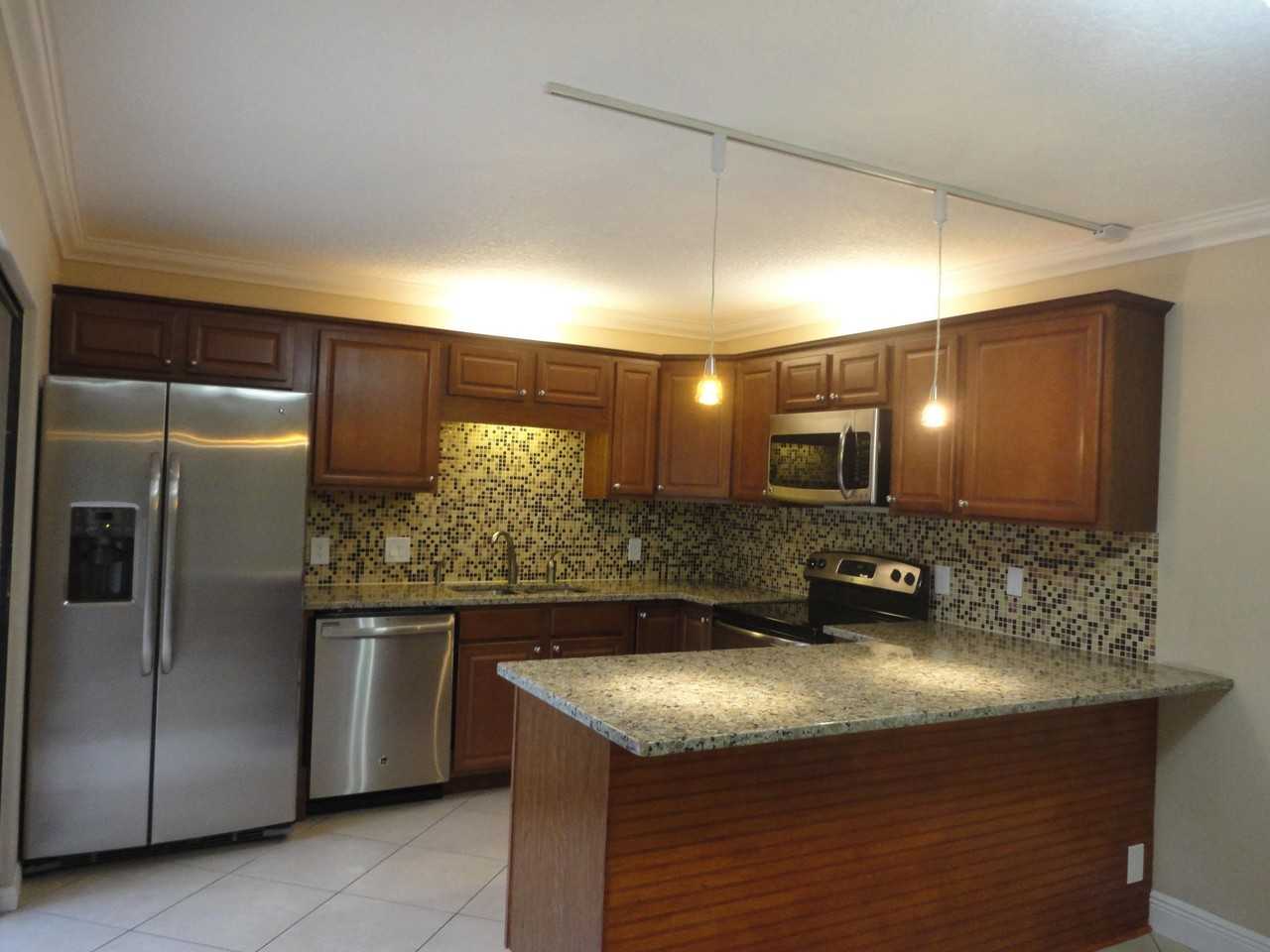 3008 San Clara Dr #12B - Photo 4 of 15