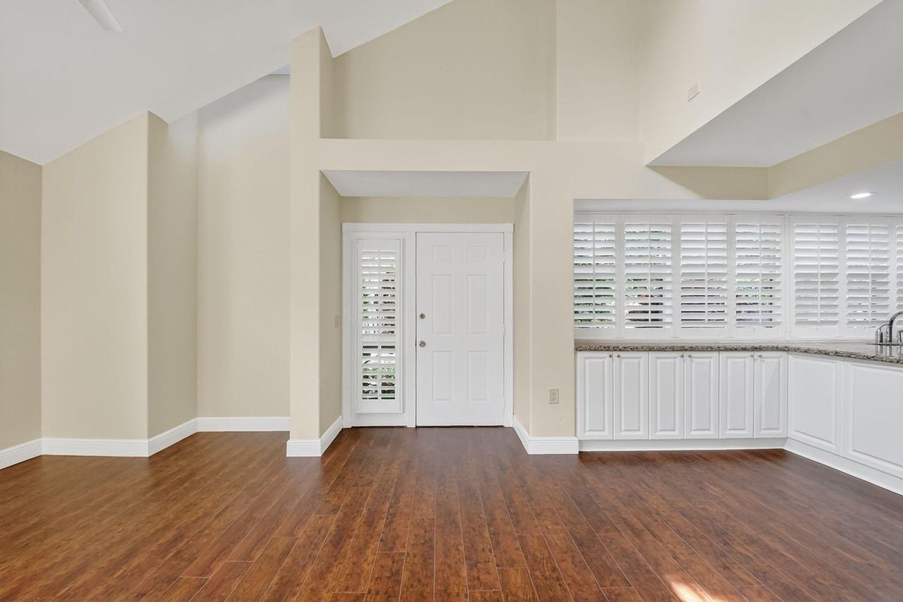 203 Andover Ct - Photo 5 of 36