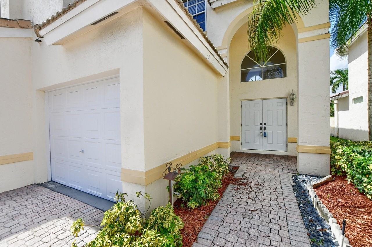 11073 Harbour Springs Cir - Photo 2 of 50