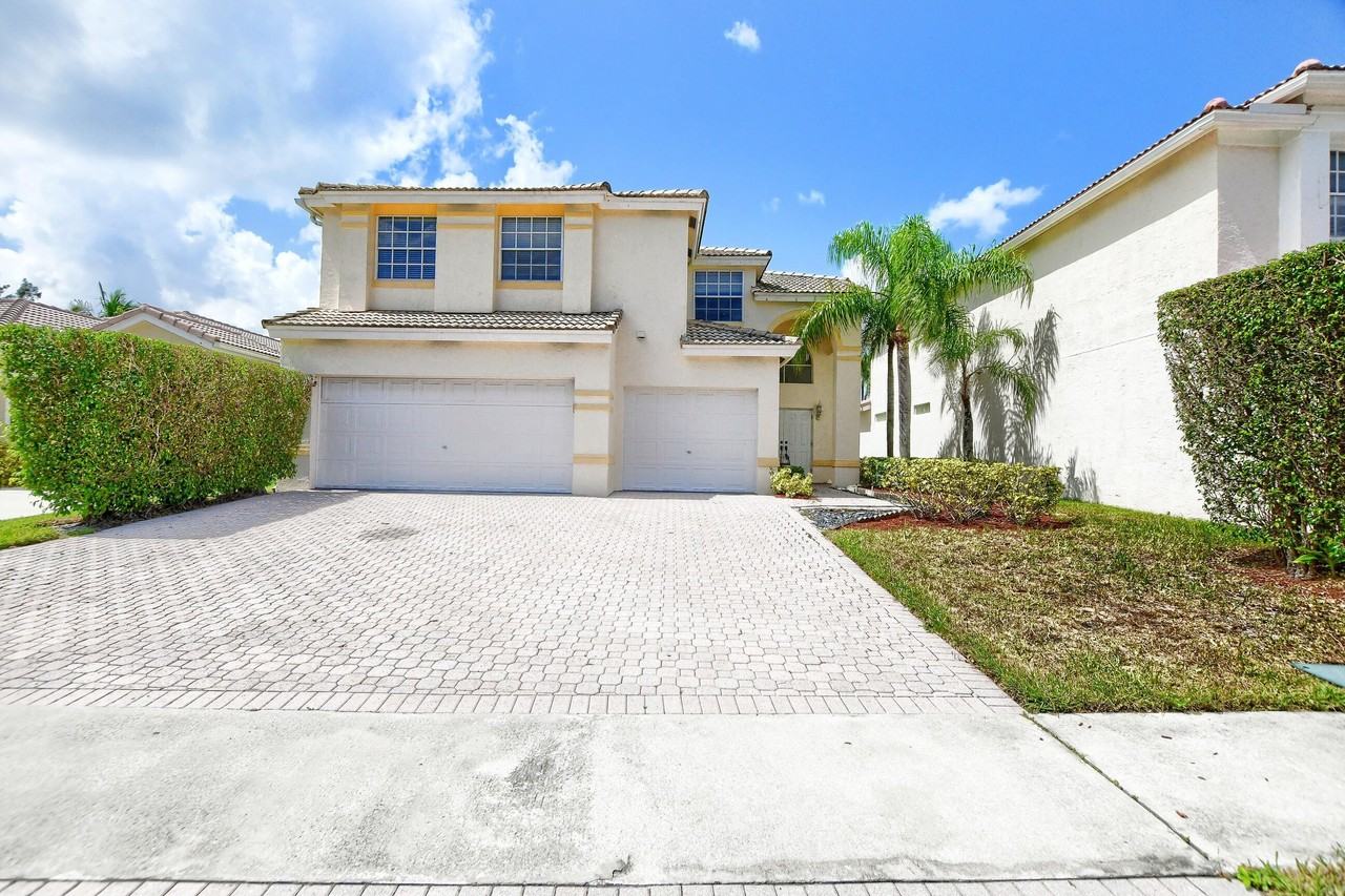 11073 Harbour Springs Cir - Photo 3 of 50