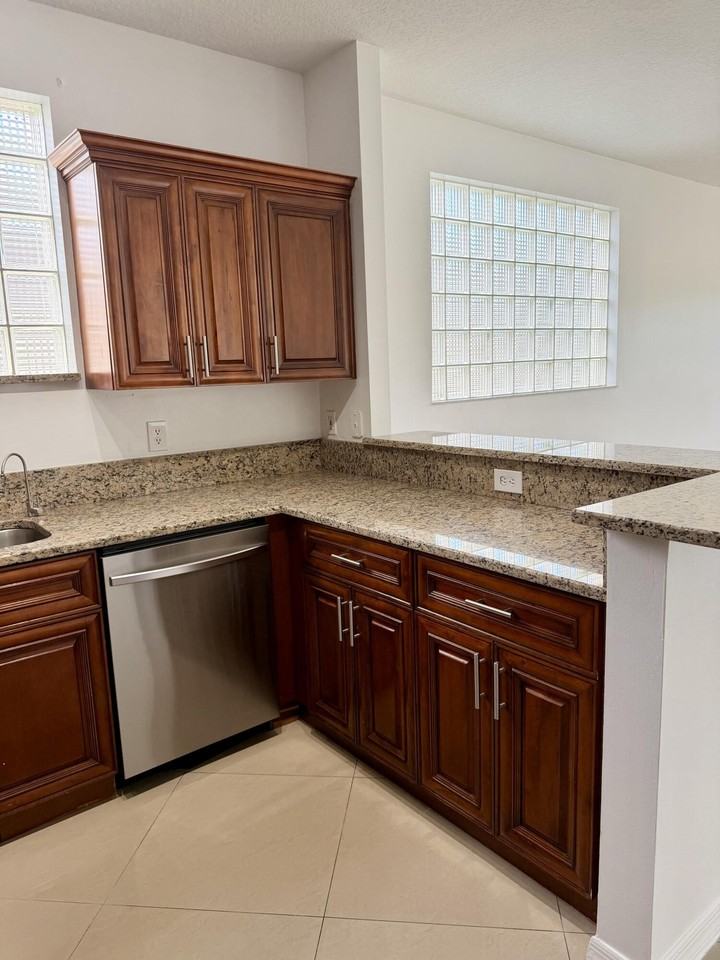 11073 Harbour Springs Cir - Photo 5 of 50