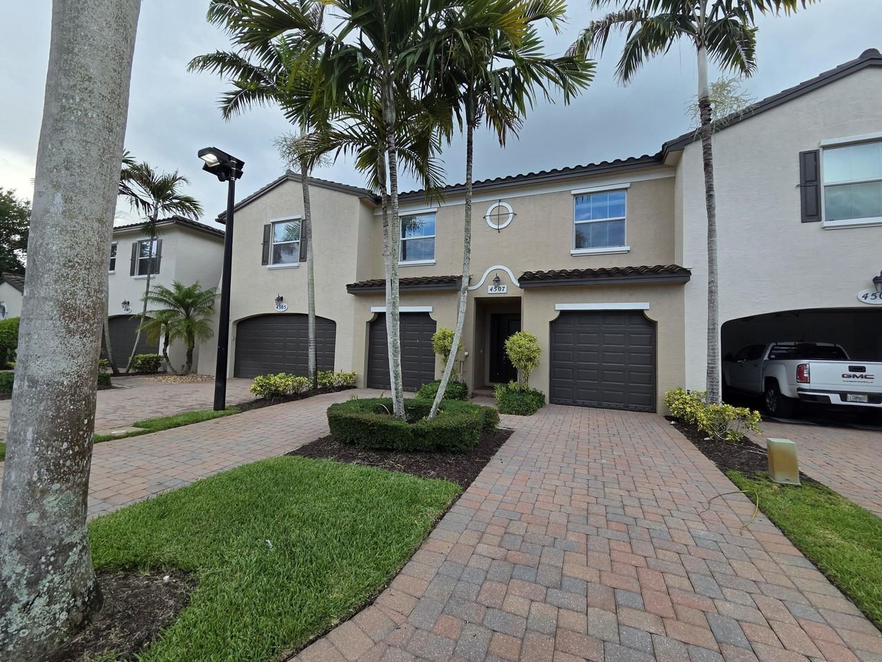 4507 Mediterranean Cir - Photo 2 of 21