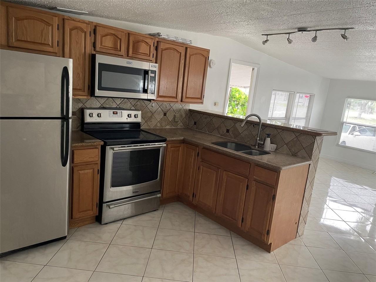 8580 Sw 23rd Pl - Photo 4 of 15