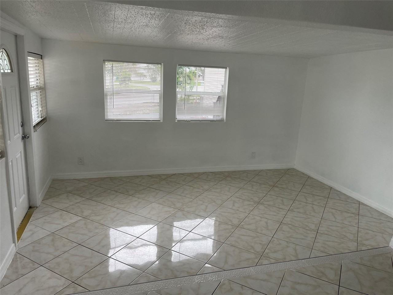 8580 Sw 23rd Pl - Photo 7 of 15