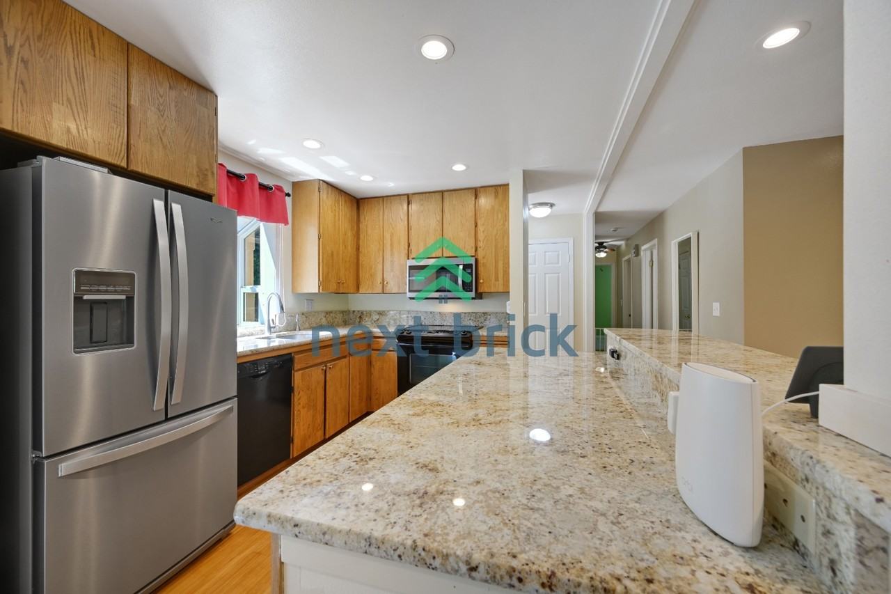 21638 Se 32nd Pl - Photo 7 of 31