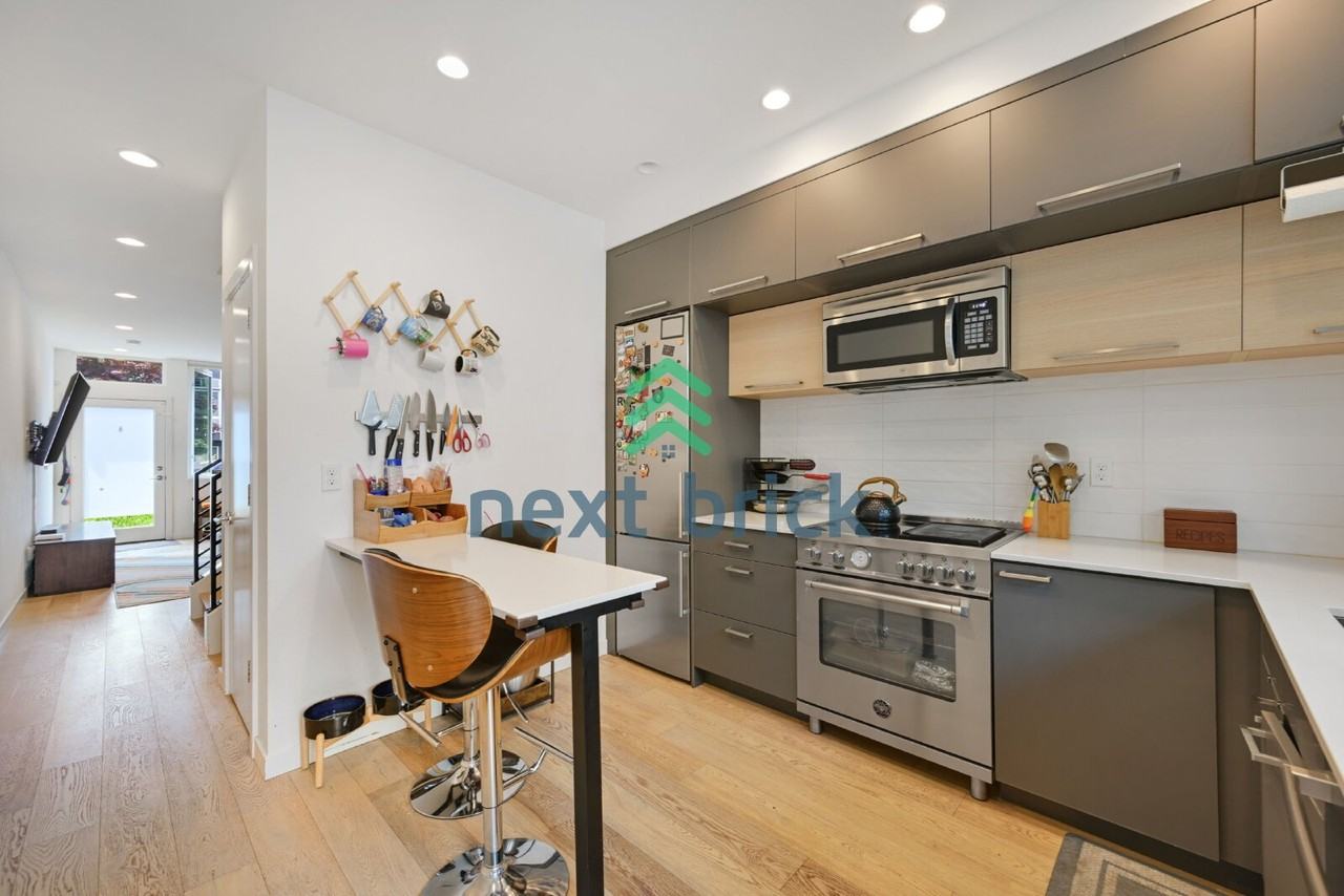 1708 Nw 63rd St - Photo 7 of 20