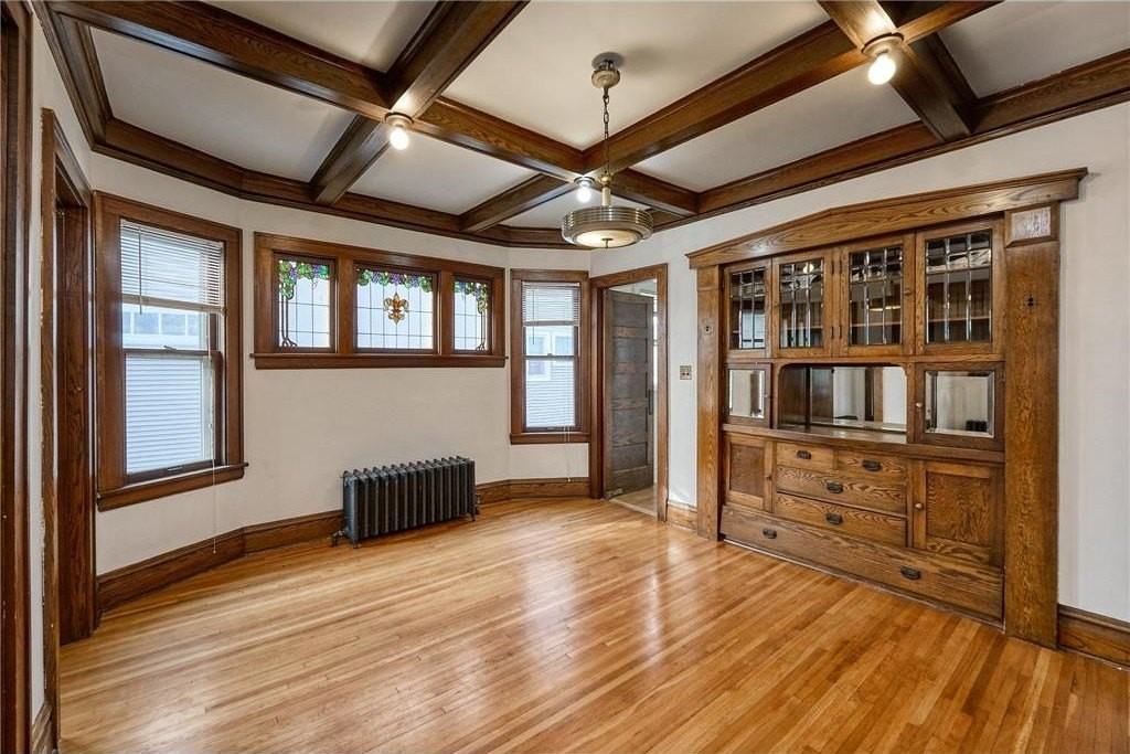 2410 Colfax Ave S - Photo 4 of 28