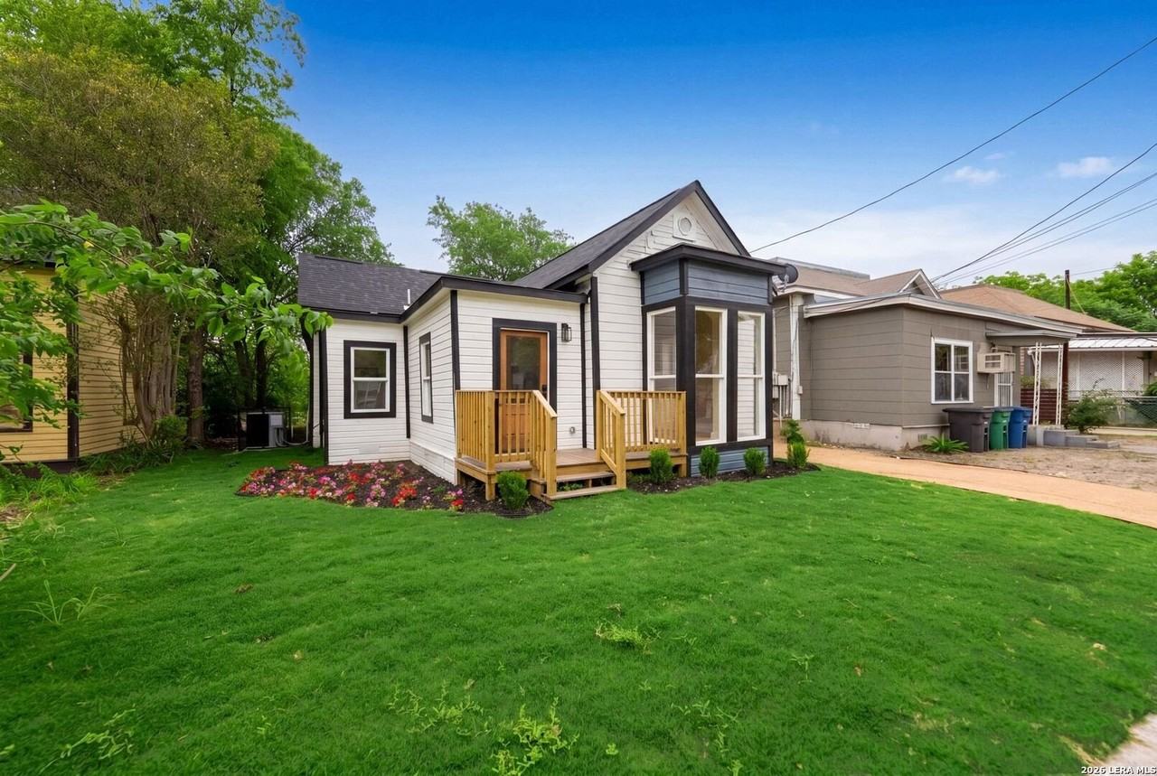 1122 N Pine St - Photo 2 of 33