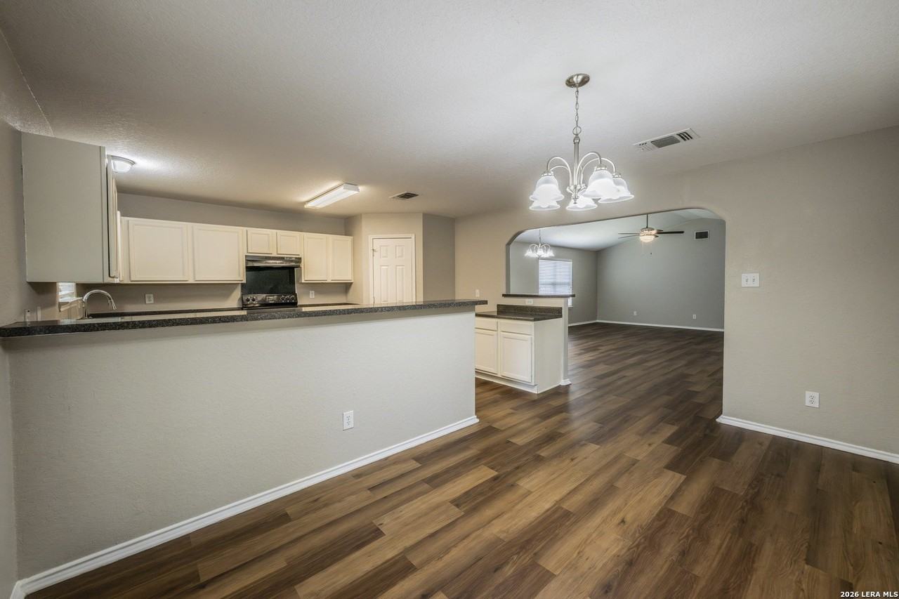 4210 Wensledale Dr - Photo 4 of 25
