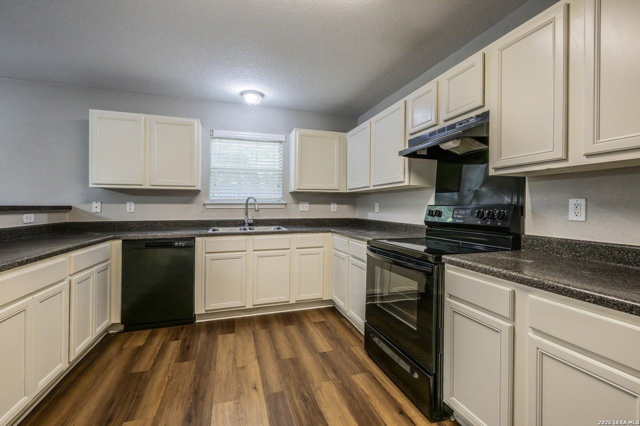 4210 Wensledale Dr - Photo 6 of 25