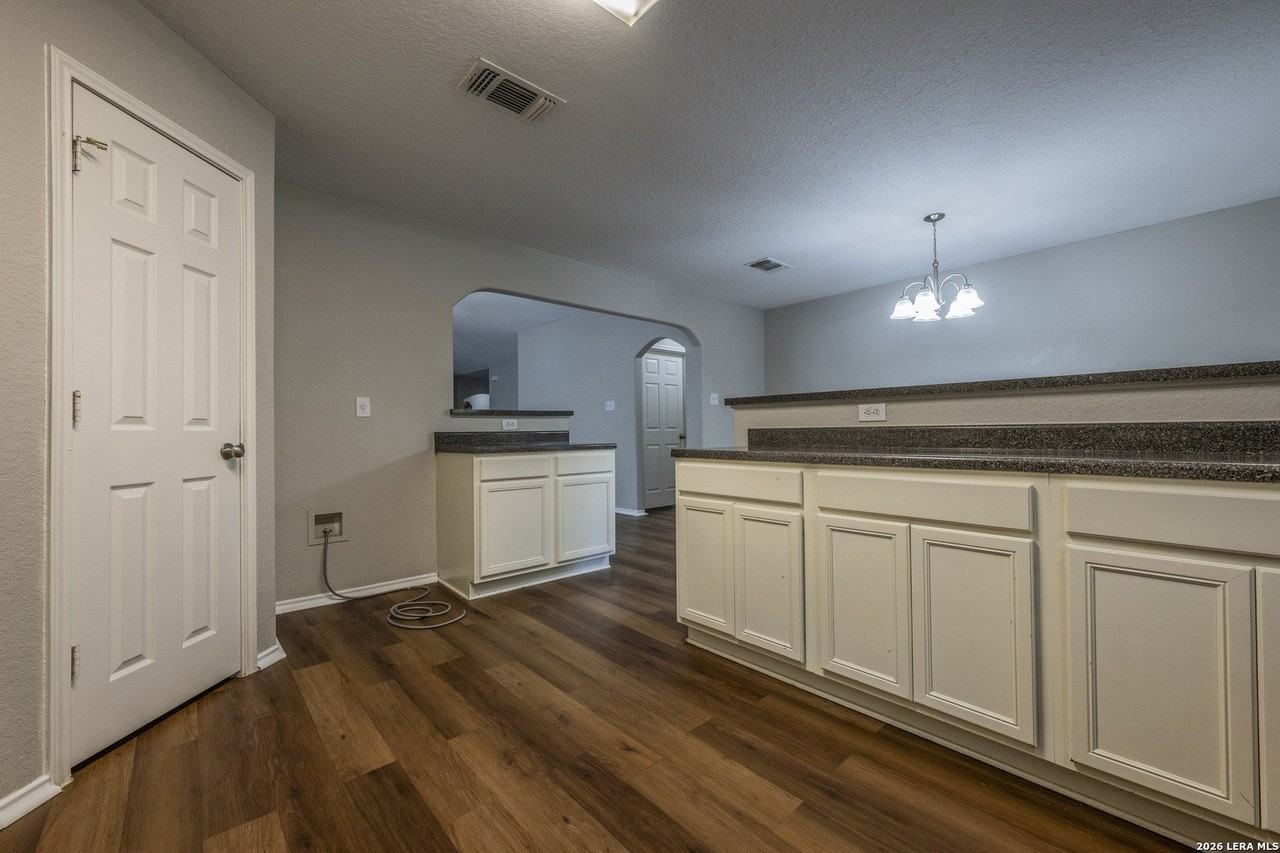 4210 Wensledale Dr - Photo 7 of 25