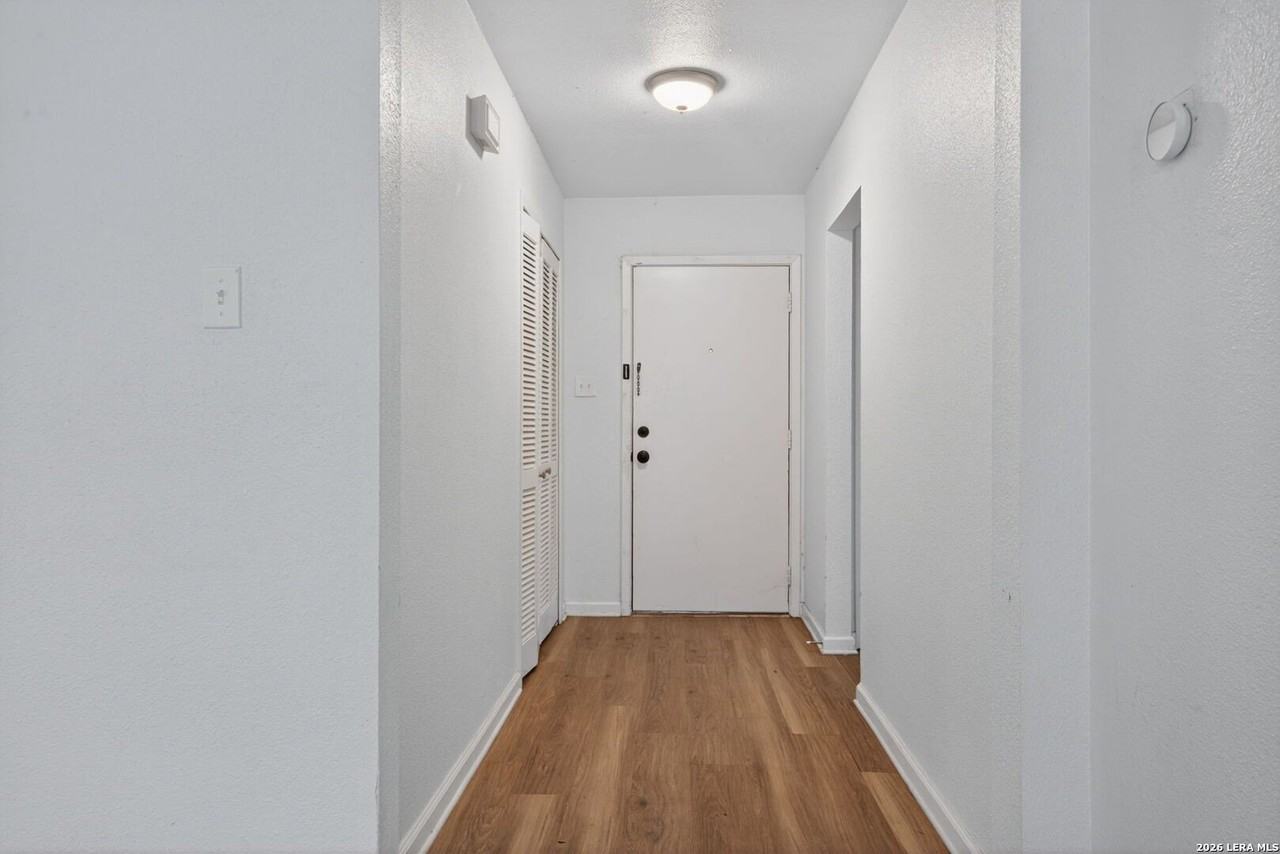 4659 Wetz Dr - Photo 4 of 29