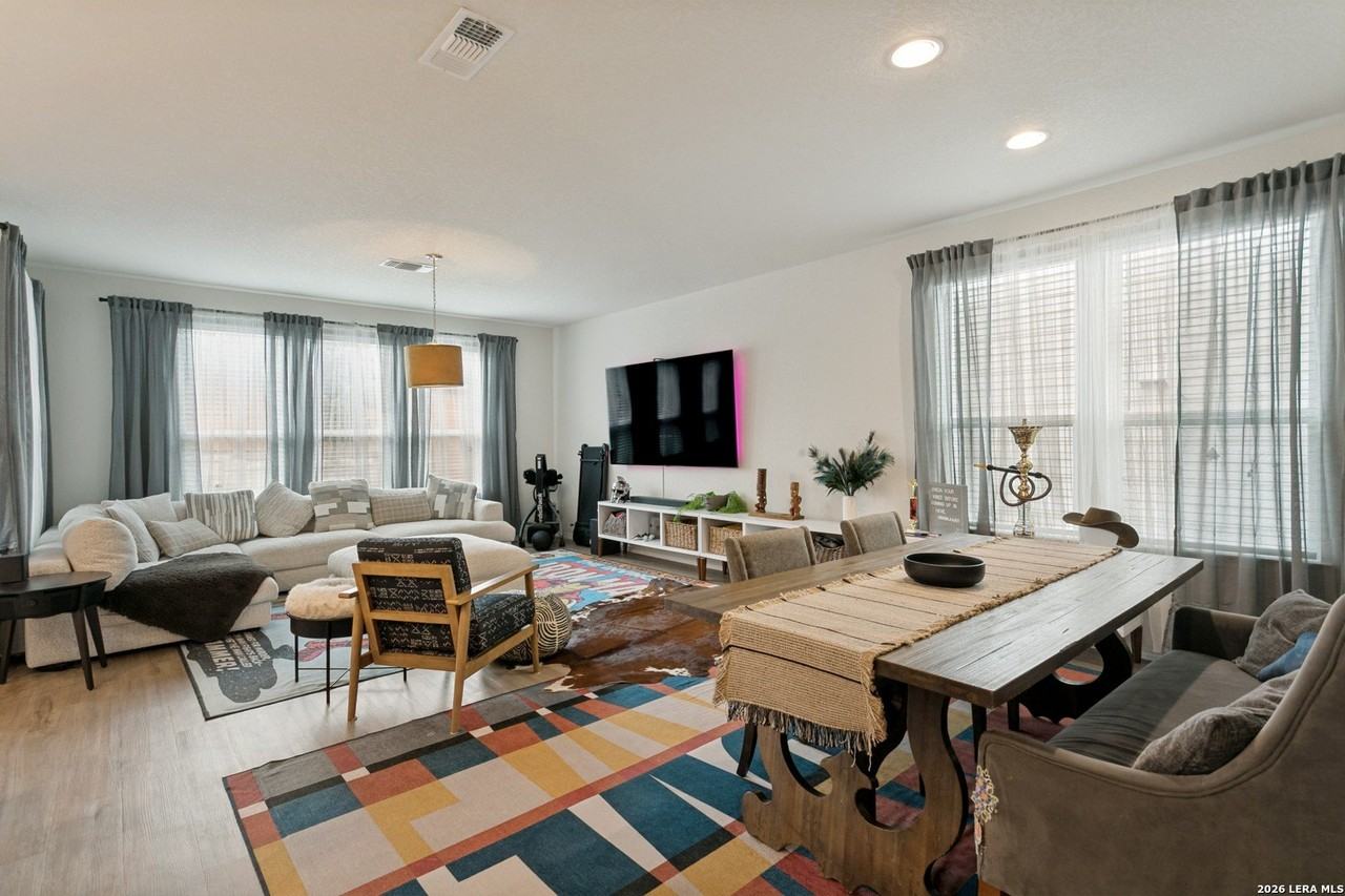 4717 Whaler - Photo 2 of 12