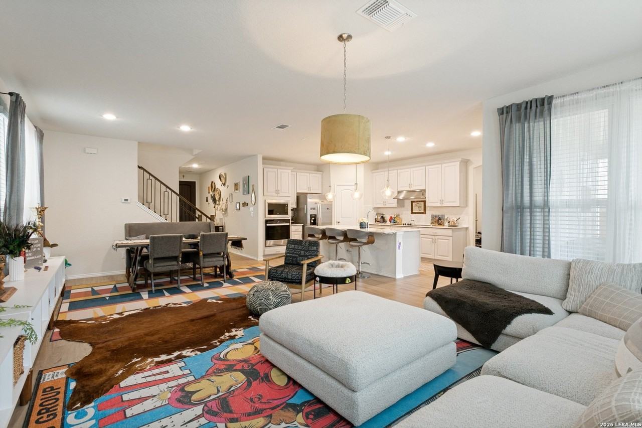 4717 Whaler - Photo 3 of 12
