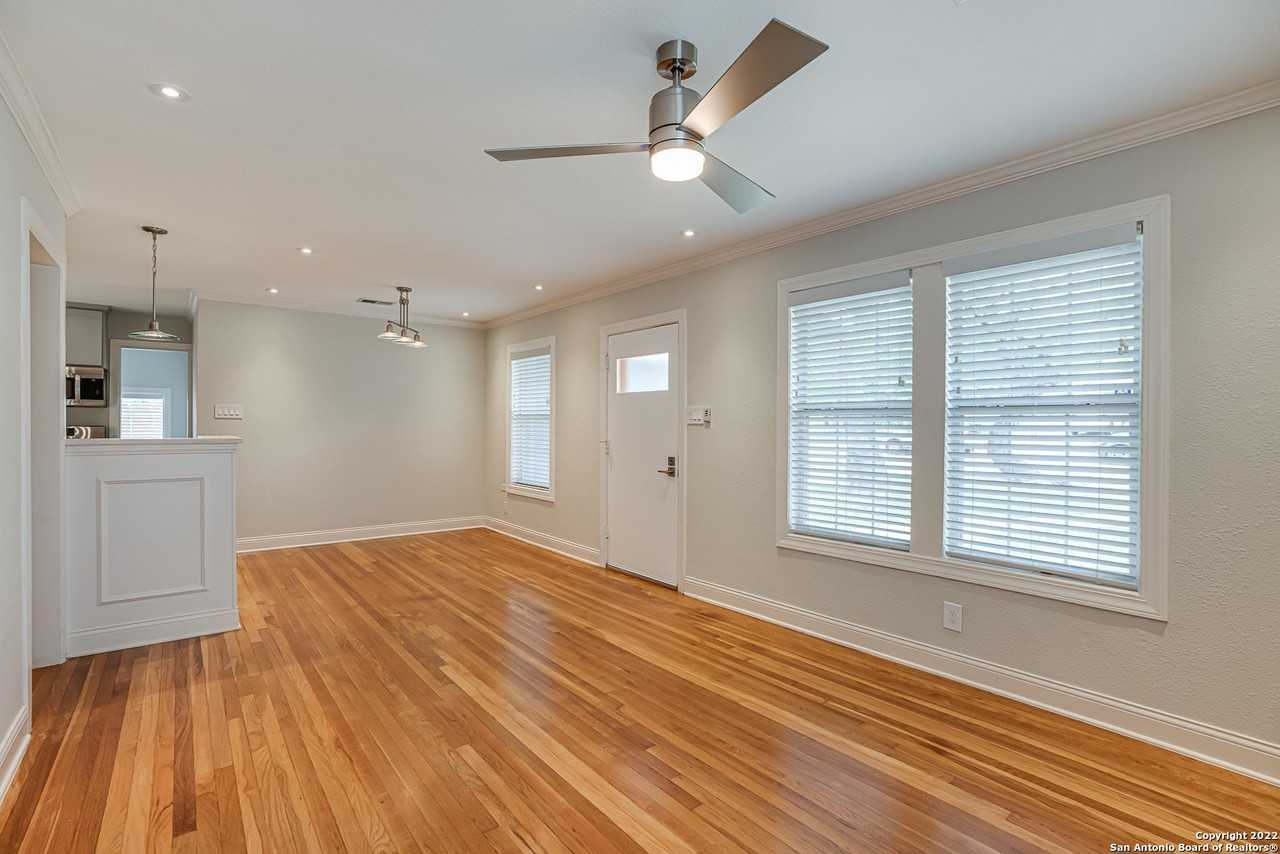 526 Marchmont Ln - Photo 3 of 20
