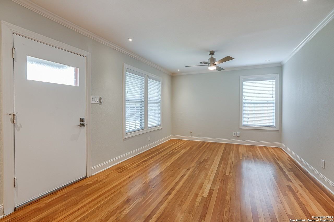 526 Marchmont Ln - Photo 4 of 20