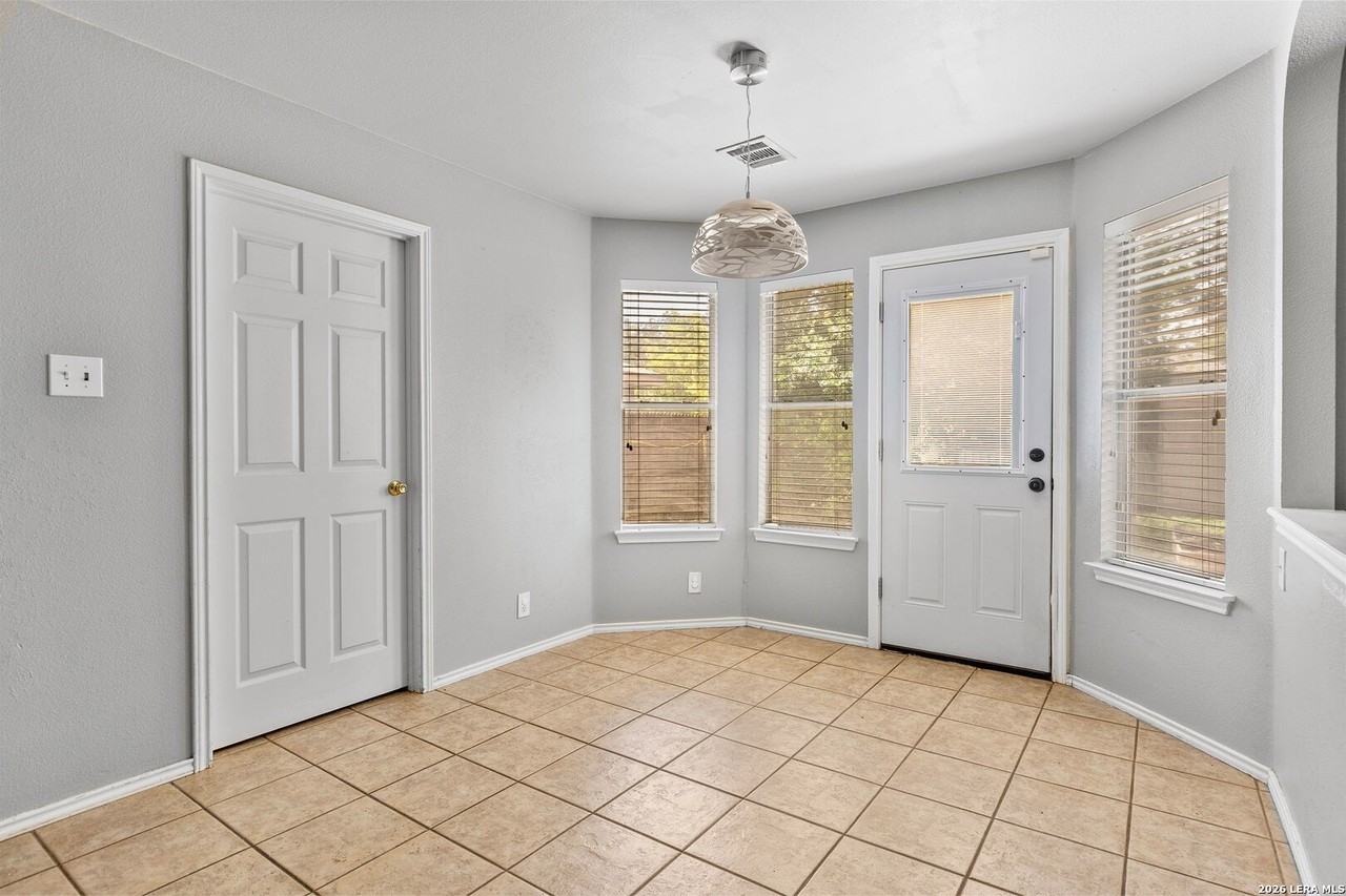 9915 Sandlet Trl - Photo 6 of 26